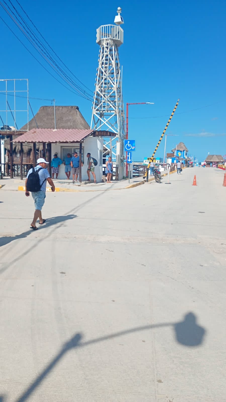 Faro y Muelle de Chiquilá